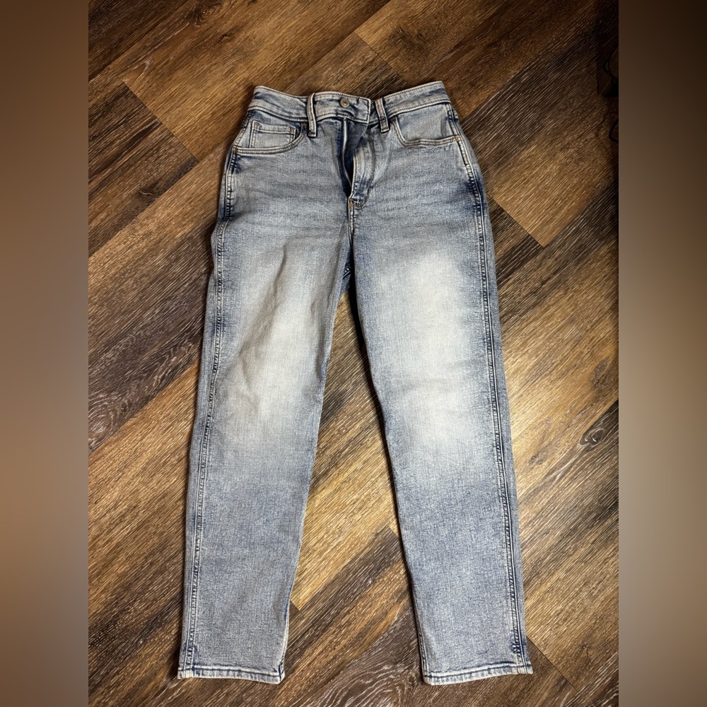 Abercrombie & Fitch The Mom High Rise